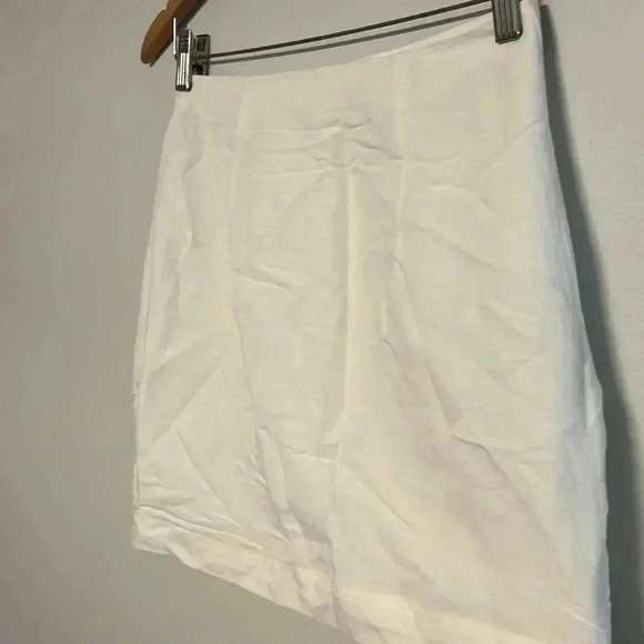 White skirt with slit - Picture 4 of 6